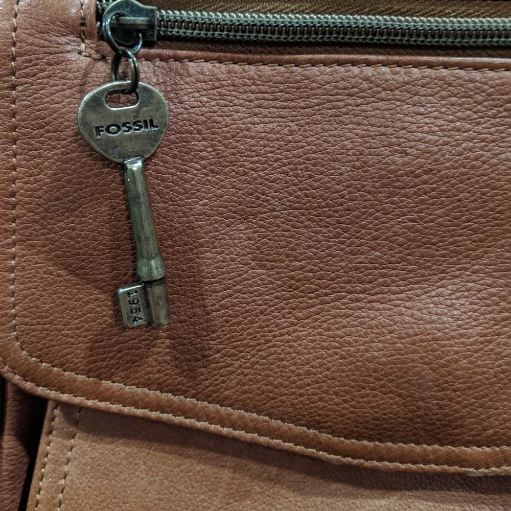 Genuine Leather Fossil Crossbody Purse 75082 - Picture 4 of 8